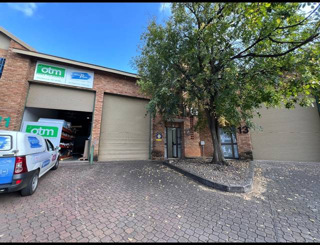 298M² WAREHOUSE TO LET IN OLIVEDALE